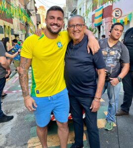 Arthur Picoli Instagram - Aquela estreia com pé direito 🙏🏻🥹❤️ Sonhar, correr atrás e realizar. Galvão é um ser humano fantástico 🫡