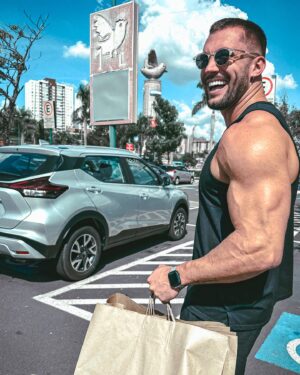 Arthur Picoli Instagram - Com o sorriso de sempre 🙏🏻❤️