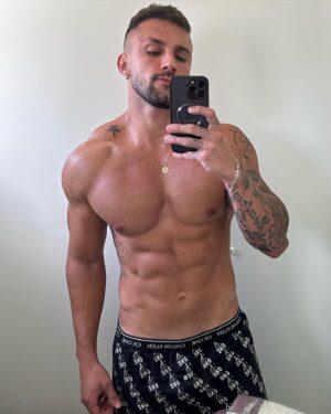 Arthur Picoli Instagram - Fotinha do sábado preguiça que está por aqui… 🙈😂
