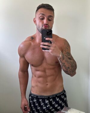 Arthur Picoli Instagram - Fotinha do sábado preguiça que está por aqui… 🙈😂