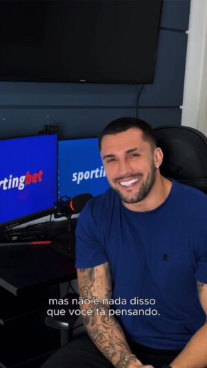 Arthur Picoli Instagram - Agora sim as chances de me tornar o mais novo milionário são reais, já que entendo mais de jogos de futebol do que de combinação de votos, kakakak!

É isso mesmo, com o bolão da @sportingbet.tv você pode ganhar 1 milhão em prêmios se acertar 6 jogos da rodada. E aí, partiu fazer suas apostas?

#SportingBet #EntraConfianteNoJogo #BolaoSportingBet *publi