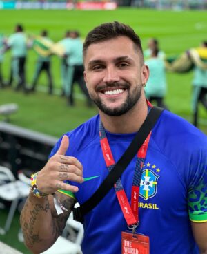Arthur Picoli Instagram - A vitória não veio, mas a classificação sim, e é isso que importa. Partiu oitavas de final, e amanhã secar a Argentina mais uma vez 😂🤟🏻