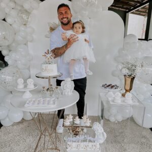 Arthur Picoli Instagram - Batizado da neném do padrinho 🥹❤️ 

Deus te abençoe e te faça feliz, te amo ❤️
