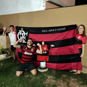 Arthur Picoli Instagram - Somos TRI CAMPEÕES DA LIBERTADORES 🙏🏻❤️🖤
#flamengo #libertadores #tri 

Conduru é rubro negro ❤️🖤
