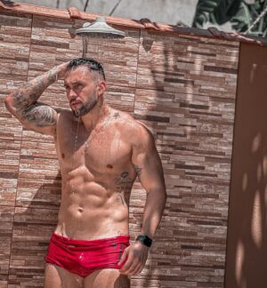Arthur Picoli Instagram - Conduru 40 graus 😂😂

Tá calor aí tbm? Ai tá difícil o negócio 🫠