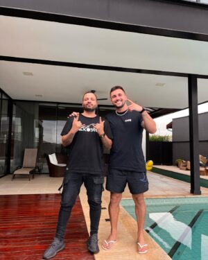 Arthur Picoli Instagram - Visitando o mais novo paulistano!!! Bem vindo irmão! A dupla improvavel segue unida, do BBB pra vida como se diz, né!?
