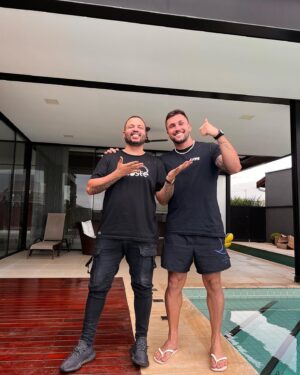 Arthur Picoli Instagram - Visitando o mais novo paulistano!!! Bem vindo irmão! A dupla improvavel segue unida, do BBB pra vida como se diz, né!?