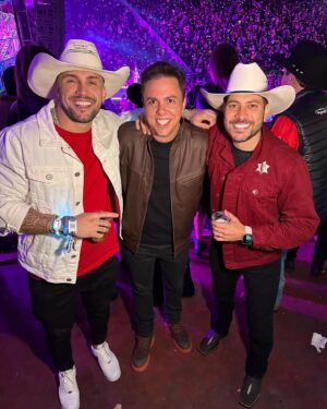 Arthur Picoli Instagram - Mais um rodeio com meus parceiros! Já bateu saudade! Vem loooooogo @jaguariunarodeofestival !!

#rodeio #festadepeao #jaguariuna #brahma