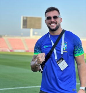 Arthur Picoli Instagram - Fim da copa e mais um início de sonho pelo hexa. Vamos juntos 💪🏻

Realizei um sonho de menino, e calei várias boquinhas maléficas com muito trabalho e responsabilidade. 

Agradeço a todos que tornaram esse sonho possível e me proporcionaram dias incríveis após ter tido um dos piores dias da minha vida. Essa vitória é pro meu vô tbm ❤️ @brahmacerveja 

Agora é trabalhar bastante, por que o objetivo é estar na Copa em 2026, porém, em uma nova função. Deus vai honrar e vocês saberão 🙏🏻❤️

Amo vocês ❤️ ps: assistam o último vídeo kakakakaka