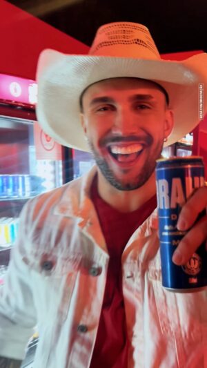 Arthur Picoli Instagram - Vou falar só uma coisinha pra vocês: foi incrível demais curtir o Barretão com a mais Cremosa @brahmacerveja! ❤️

Agora, confiram aí um pouco do maior rodeio da América Latina, diretamente do Camarote Brahma! 

#NovasBrahmaDuploMalte #BrahmaemBarretos #BrahmaCircuitoSertanejo #bebacommoderacao #publi #CamaroteBrahma