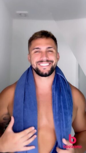 Arthur Picoli Instagram - E aí, beleza?! Vamos combinar uma coisa? De sempre confiar na autenticidade da nossa beleza, ou seja, vai se arrumar? Confia e vai! E vocês sabem como eu curto cuidar de mim, da minha barba, cabelo e bigode, por isso, eu uso @bozzanoficial, a nova linha completa que se chama Barba, Cabelo e Bigode e tem o shampoo, balm, cera e creme modelador. São produtos pensados para que você se sinta confortável e mais à vontade para mostrar seu estilo, além disso, ter o cuidado da barbearia na sua casa. Se você ainda não conhece e quer conhecer, não perca tempo e use meu cupom ARTHUR15 para garantir seus produtos na Loja Coty. Aproveite e siga @bozzanooficial para ficar por dentro das novidades da marca! #Publi #Bozzano #BelezaAutentica #SerVocêÉSuaBeleza
