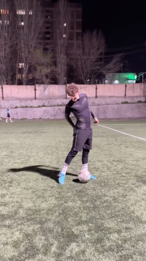 Artur Babich Instagram - чутка жмут, если честно😂