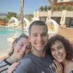 Arzum Onan Instagram - Bayramın ilk gününden beri “hadi ama bir fotograf çekelim” sonuncunda elimizde olanlarla nice güzel bayramlar dileriz..🌺