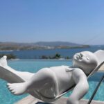 Arzum Onan Instagram - İçinde benim de heykellerimin olacağı, her tarafı sanat kokan şahane bir mekandan; son birkaç günden.. teşekkürler @caressebodrum 💙