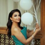Asawer Ezzat Instagram - هل سنة جانت مختلفه كلش من حياتي كله هواي تعلمت منها اشياء حلوه وايجابيه شكرا وممتنه جدا الها استقبل عامِ بكل حب ونجاح وطاقه ايجابيه❤️⭐️ تصوير صديقي المبدع عز 🤞🏾 @66nnv الفستان الجميل من تصميم نور فتح الله اخذته من 👗 @yona.iq مكياج وشعر حبيبة روحي. @riyam_beeauty شعر المبدع @jood_zain_