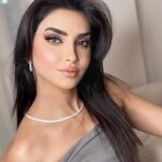 Asawer Ezzat Instagram - مو كل الحجي ينحجي 🤣🤛🏻 مكياج حبيبة قلبي @riyam_beeauty