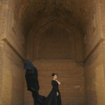 Asawer Ezzat Instagram - قل للمليحة في الخمار الاسود .ماذا فعلت بناسك متعبد Potato @saif.teemo Video @nabeelalasmer Fashion designer @eng.walaa_ali Makeup and hair @reyam_makeup_artist