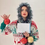 Asawer Ezzat Instagram - سوف لن نشتري هذا العيد شجرة🌲 ستكونين أنتِ الشجرة⛄️🌲 وسأعلق عليكِ أمنياتي ودعواتي🙏💵 وقناديل دموعي😭🤌🏻