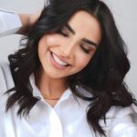 Asawer Ezzat Instagram - فإذا وقفت أمام حسنك صامتا . فالصمت في حرم الجمال جمال . كلماتنا في الحب تقتل حبنا . ان الحروف تموت حين تقال . @alsaaadiii 📸📸 مكياج وشعر @riyam_beeauty
