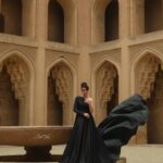 Asawer Ezzat Instagram - قل للمليحة في الخمار الاسود .ماذا فعلت بناسك متعبد Potato @saif.teemo Video @nabeelalasmer Fashion designer @eng.walaa_ali Makeup and hair @reyam_makeup_artist
