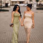 Asawer Ezzat Instagram - يُرمِم الاصدقاء ارواح بعضهم 💜👭🏻 . . makeup @makeupbyayaelnagar photographer @mohamed_ramadan_photography