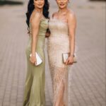 Asawer Ezzat Instagram - يُرمِم الاصدقاء ارواح بعضهم 💜👭🏻 . . makeup @makeupbyayaelnagar photographer @mohamed_ramadan_photography