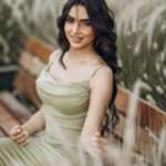 Asawer Ezzat Instagram - عايشة سني وبغني وبحب الحياه☀️🤍. Dress : @reesh_boutique2