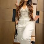 Asees Kaur Instagram – Some #chiggywiggy ness for you all ❤️💫
Just some fun before hitting the stage !! Checking the vibe 💓 

#aseeekaur #behindthescene #fun