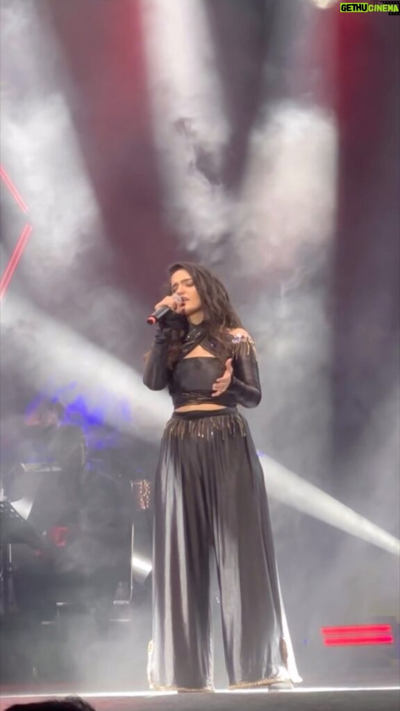 Asees Kaur Instagram - Setting the stage on fire with that performance! @aseeskaurmusic at #BMP2023 ❤️🔥 #Saregama #SaregamaMusic #AseesKaur #BollywoodMusicProject
