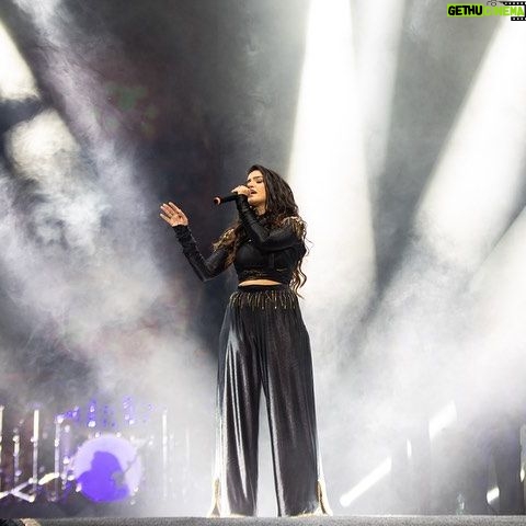Asees Kaur Instagram - Just @aseeskaurmusic raising the heat around here with her power packed performance! 🥵❤️ Hurry up, book your tickets for Danube Properties BMP 2023 now! #bollywoodmusicproject #bmp2023 #bollywood #music #popmusic #musicfestival #festivalvibe #bollywoodsongs #bollywoodstyle #aseeskaur #vekamleya