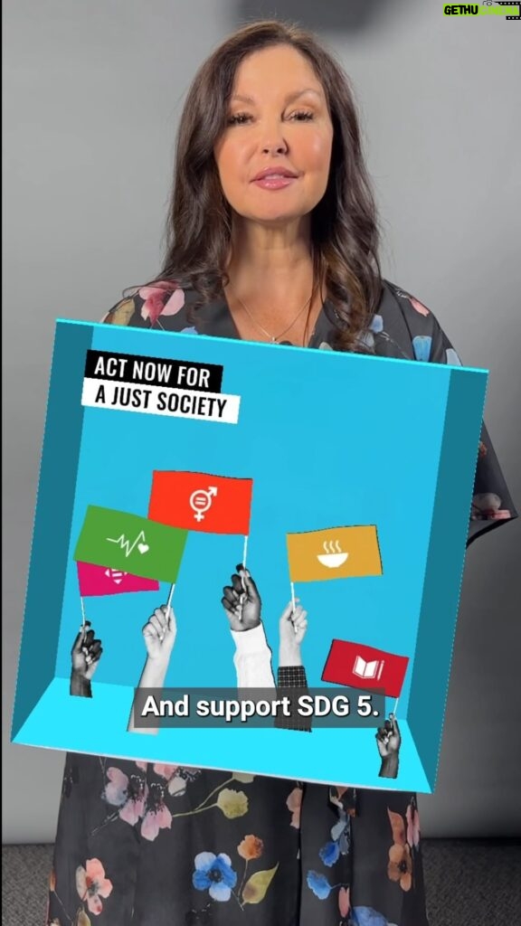 Ashley Judd Instagram - “Support women’s bodily autonomy and gender equality.” @unfpa Goodwill Ambassador @ashley_judd is at #UnitedNations Headquarters in #NYC ahead of Monday’s SDG Summit to call on everyone to #ActNow for a just society. If you want to share your own message of support for the #GlobalGoals - the world’s roadmap to create a better future for all - check out our new @instagram filter in the effects tab (✨ icon) below our Instagram Story highlights. #UNGA