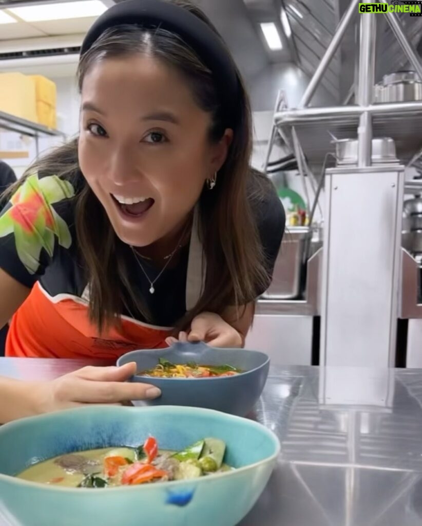 Ashley Park Instagram - cooking class in Thailand was wow, so who wants to try my ‘park thai’?? (Swipe for 👩🏻‍🍳) happy holidays kaaaa