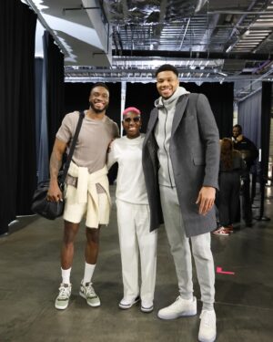 Asisat Oshoala Instagram - I promise y’all….I AM NOT SHORT 😩😩 @giannis_an34 @thanasis_ante43