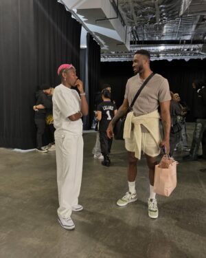 Asisat Oshoala Instagram - I promise y’all….I AM NOT SHORT 😩😩 @giannis_an34 @thanasis_ante43