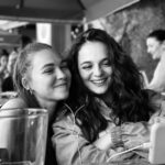 Aslıhan Kapanşahin Instagram - Dostum dostum,güzel dostum🌙 @burcubinicii ne güzel çekmişsin🤍 @miraslava.kostyeva