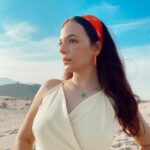 Aslıhan Kapanşahin Instagram - Deniz biraz ilerde ama kum ve güneşimiz tam.🎉 @miraslava.kostyeva @ceydasmn