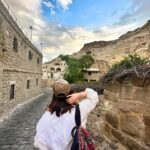 Aslıhan Kapanşahin Instagram - Hayatınızda nice güzel iyi ki dolu yıllar olsun💫 Bu yılda hayatıma giren herkese, yaşadıklarıma ve öğrendiklerime çok teşekkür ederim, her şeye iyi ki! Yeni yılda güzel anılar sizinle olsun.🎄❤️ -Daha paylaşmak istediğim fakat sığdıramadığım bir sürü an var bu yıla dair, siz bilmeseniz de hepsine teşekkürler🌸-