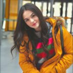 Aslıhan Kapanşahin Instagram - Mont sarı mı? Turuncu mu?