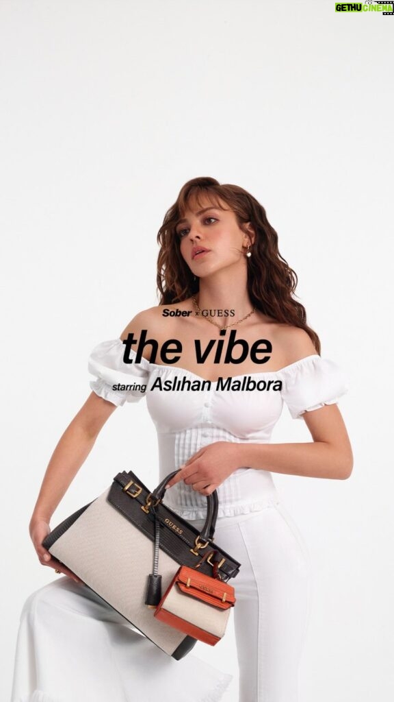 Aslıhan Malbora Instagram - Very fun and honest answers by @aslihanmalbora for the vibe @guess Videographer @atahancylnworks Stylist @a.batuhancetin Video Editor @specialagentareyouthere Hair Stylist @harunates001 Makeup Artist @ecebirsen_ #SoberDigital x #LoveGUESS #işbirliği