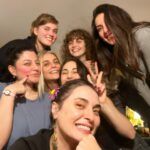 Aslihan Gurbuz Instagram - Her şeyin geçtiğini iliklerime kadar tecrübe ettiğim eski yaşımı bu zat-ı şahanelerle tecrübe ettim🙏🏻 İYİLER ile karşılaşmak tek dileğim bu gıcır yaşımda❤️ Çok şanslıyım be🐣