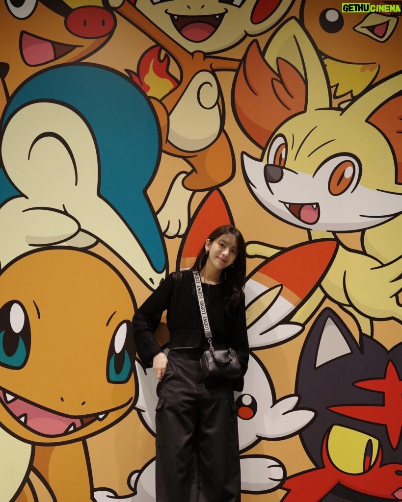 Asuka Kijima Instagram - たくさん悩んだ末 この日連れて帰ったのはうでまくらコダック😋 ‍ 今更ながらポケカにハマっています 初心者だけど、、だれかいっしょにあそぼう〜