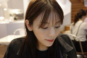 Asuka Kijima Instagram - るんるんでお出かけしたのに、雨でボサボサ😗