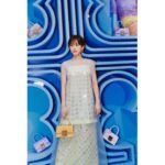 Atsuko Maeda Instagram - .Toryburch. #Toryburch #トリーバーチ #Tmonogram 伊勢丹新宿本館1階ザ・ステージ Toryburchポップアップストア 空間がもう可愛いすぎです💙💙💙 夏らしい華やかな新作が先行発売していて 私はタオル地トートのレッドをこの夏のバックにします❤️‍🔥 トリーバーチの皆さん太陽のような方達🫶🏻 6月6日までの期間限定 是非みんなも遊びに行ってみてね🦭☀️