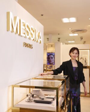 Atsuko Maeda Instagram - .
#MESSIKA.そごう横浜店

ムーヴコレクション
マイツインコレクション

メシカジュエリーは自分の一部のようにフィットしてくれて身につけるとより愛おしいく、日常に楽しさをプラスしてくれる🩰❤️
実際に目にして感じこれだって一つとの出会いを体験してみて欲しいな🎄

@messika
#MESSIKA#Disruptingdiamonds
#MessikaCosmicXmas