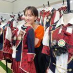 Atsuko Maeda Instagram - . しのぶが誘ってくれて AKB48 大衣装展❤️❤️❤️❤️ 衣装にうもれてきました。 しのぶはやっぱり天才。 卒業コンサートの衣装はとくに思い出が別格だよーーー！！！！ 衣装は全て愛情がたっぷりでみんな徹夜で作ってくれたものばかりです😭 あと、、あの頃のこんなにミニスカートで、 細かったのか！ってびっくりした笑 やだもう少し頑張ろう私。 8月8日まで大丸東京店11階 夏休みのお出かけに遊びにきてね！ ぶーちゃんありがとう本当に大好きすぎるぞ！