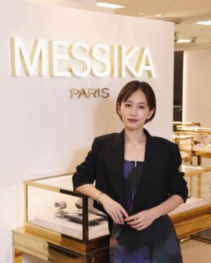 Atsuko Maeda Instagram - .
#MESSIKA.そごう横浜店

ムーヴコレクション
マイツインコレクション

メシカジュエリーは自分の一部のようにフィットしてくれて身につけるとより愛おしいく、日常に楽しさをプラスしてくれる🩰❤️
実際に目にして感じこれだって一つとの出会いを体験してみて欲しいな🎄

@messika
#MESSIKA#Disruptingdiamonds
#MessikaCosmicXmas