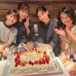 Atsuko Maeda Instagram - . ドラマ「彼女たちの犯罪」放送開始まであと３日！ どんな結末が待っているか彼女たちの選択、 未来を是非一緒に見届けてください。 まいちゃんあんちゃんほなちゃん 出会えてよかったって安心するみんなです❤️❤️❤️ 現場で誕生日のお祝いしてもらったときの☺︎ 誕生日当日は違う作品の初日で気持ちがそれどころじゃなくて笑 普通の一日だったのでコメント沢山いただき嬉しかったです！ ありがとございました。 #ドラマ #彼女たちの犯罪 #20日スタート