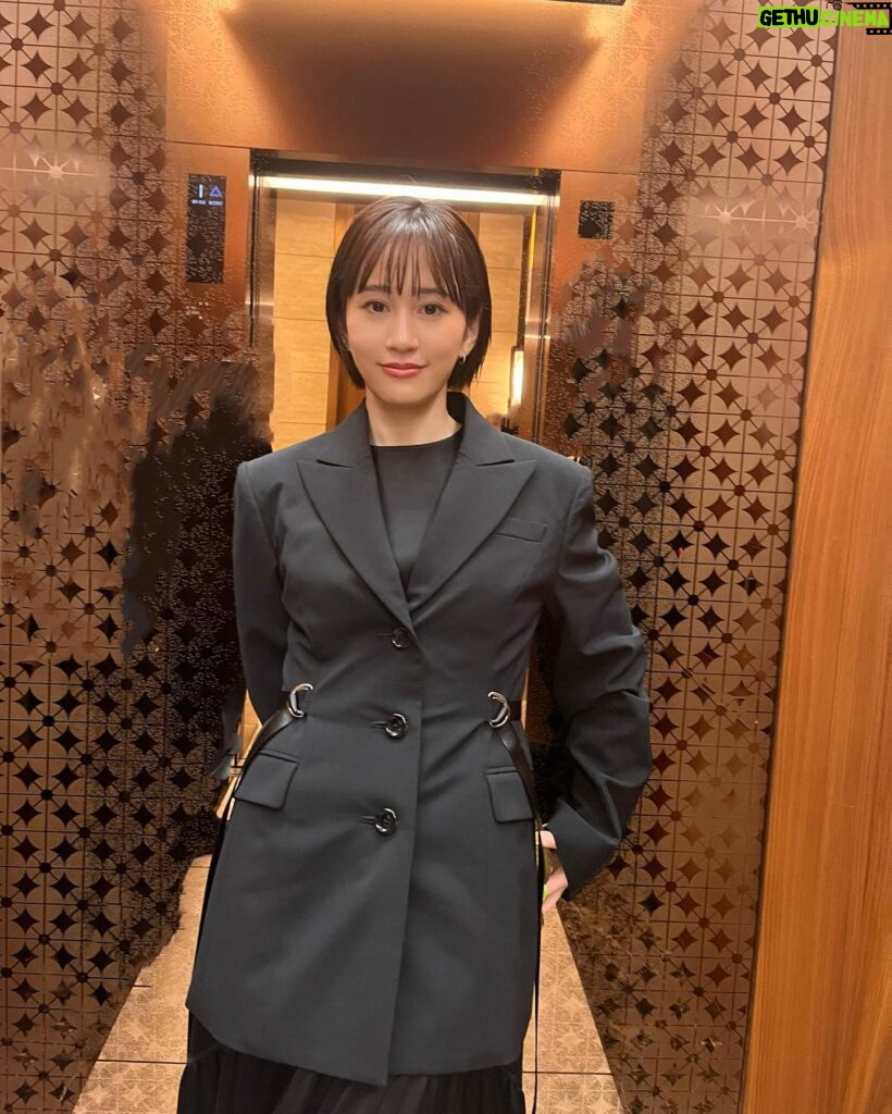 Atsuko Maeda Instagram - 東京国際映画祭2023 @adeam @repossi @jimmychoo スタイリスト @yusukearimoto ヘアメイク @takahashi.riho ＷＯＷＯＷ「連続ドラマＷ　ＯＺＵ ～小津安二郎が描いた物語～」11/12放送・配信スタート 毎週日曜午後10:00 第3話「非常線の女」に出演します⭐️ 原作：『非常線の女』（原作：ゼームス槇、脚色：池田忠雄、監督：小津安二郎） 脚本：高田亮 監督：松本優作 出演：前田敦子　高良健吾　片山友希　前田旺志郎　渡辺いっけい ／田中俊介　中井友望　白鳥晴都　二ノ宮隆太郎　山本一賢　近藤芳正　吹越満