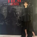 Atsuko Maeda Instagram - 東京国際映画祭2023 @adeam @repossi @jimmychoo スタイリスト @yusukearimoto ヘアメイク @takahashi.riho ＷＯＷＯＷ「連続ドラマＷ　ＯＺＵ ～小津安二郎が描いた物語～」11/12放送・配信スタート 毎週日曜午後10:00 第3話「非常線の女」に出演します⭐️ 原作：『非常線の女』（原作：ゼームス槇、脚色：池田忠雄、監督：小津安二郎） 脚本：高田亮 監督：松本優作 出演：前田敦子　高良健吾　片山友希　前田旺志郎　渡辺いっけい ／田中俊介　中井友望　白鳥晴都　二ノ宮隆太郎　山本一賢　近藤芳正　吹越満