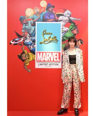 Atsuko Maeda Instagram - .
#ChristianLouboutin-六本木ヒルズ店-

ChristianLouboutinとMarvel
20代になった頃私はファッションと映画に凄く興味を持ち、
出会えた事で確実に刺激をもらい、
沢山の思い出あるコラボ！！胸が熱い！！

世界観抜群で最強コラボです💙🧡💚
子供用も可愛かったなぁ。。⭐️

#PR #ChristianLouboutin #Marvel